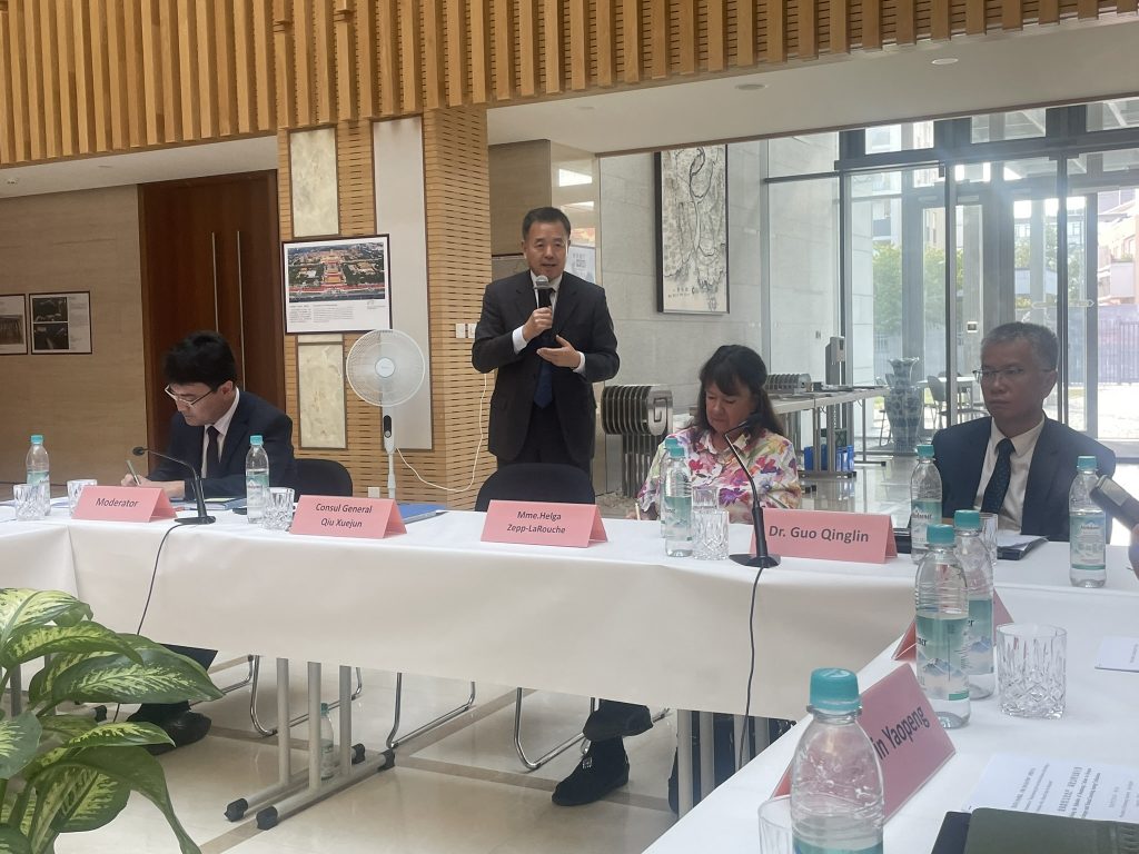 präsentierte Generalkonsul Qiu Xuejun